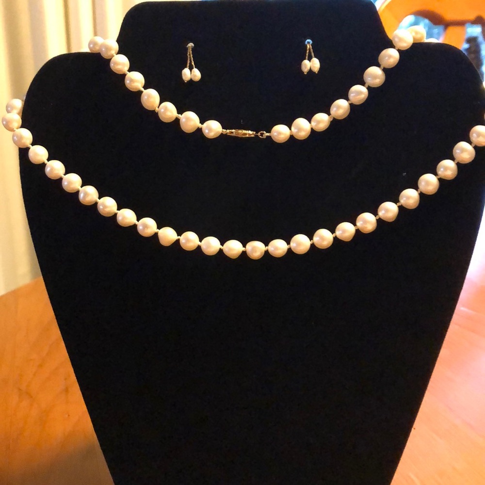 14K gold freshwater pearl earring and necklace
